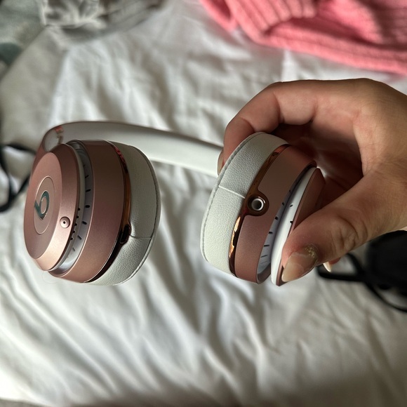 Beats Solo 3 Headphones - Picture 6 of 6